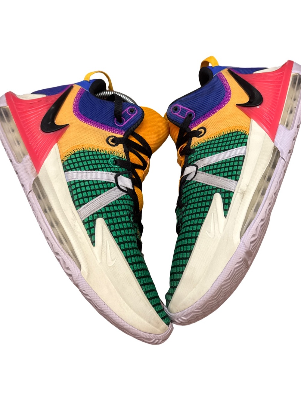 Mesh and Synthetic Basketball Shoes